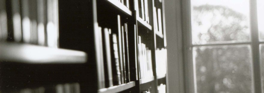 Dusty bookshelves at Utrecht University Library (photo by Andrea Hajek)